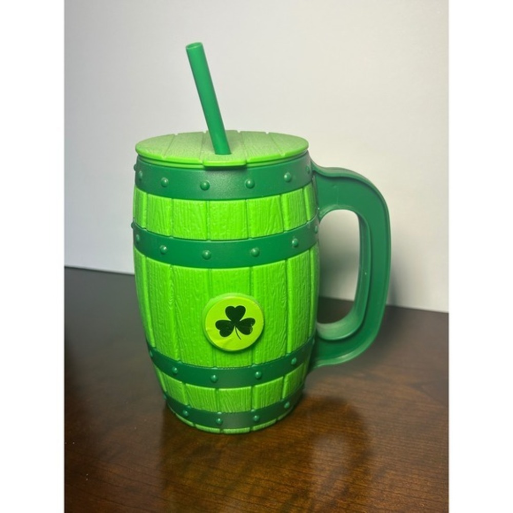St Patricks Day Green Barrel Mug Set of 2 Plastic Shamrock Beer Stein with Straw - Picture 2 of 14